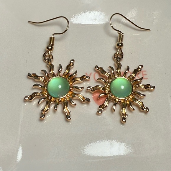Vintage Sun Earrings Bohemian Jewellery Green Stone Gothic Gold - Picture 4 of 9